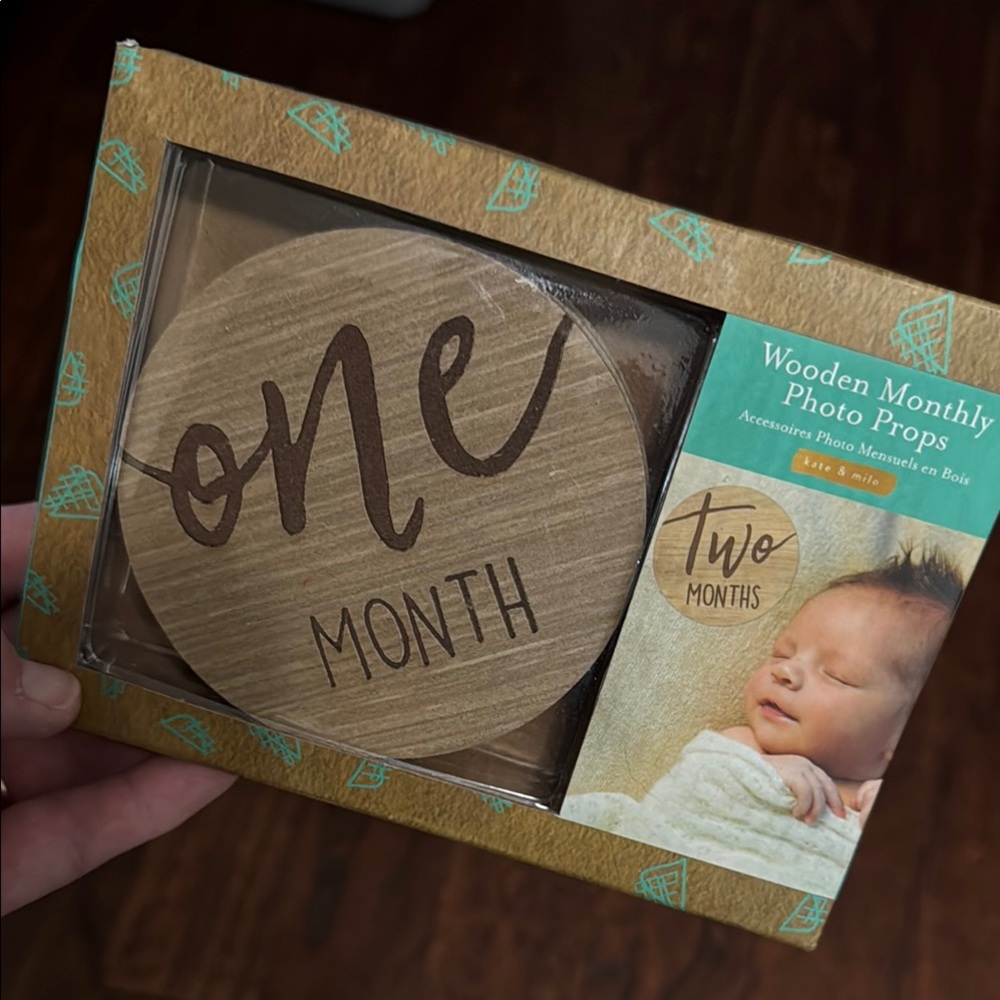 kate & milo Wooden Monthly Photo Props NWT
